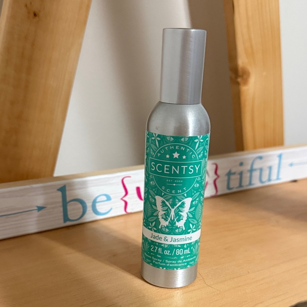 Scentsy Jade & Jasmine Room Spray - Silver and Green